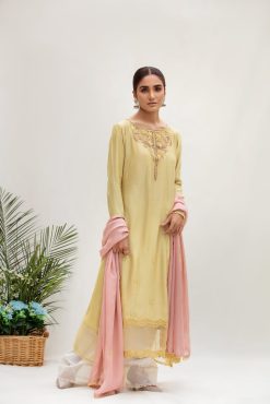 luxe Pret 23- Pale Yellow